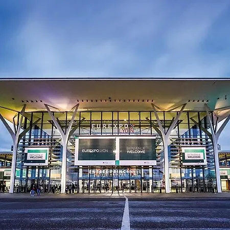 Lumineux Proche Eurexpo Lyon, Groupama Stadium Et Arena Daire *